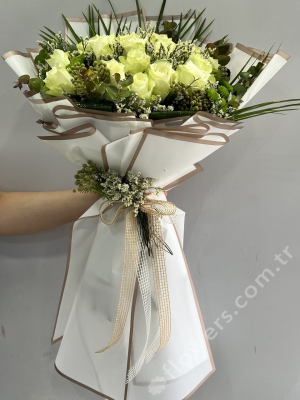 21 Premium White Rose Bouquet