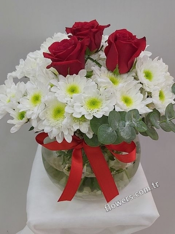 3 Red Roses & Daisies In Bowl Vase