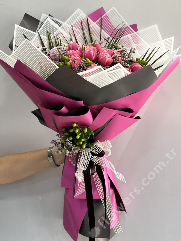 Deluxe Pink Tulip Bouquet