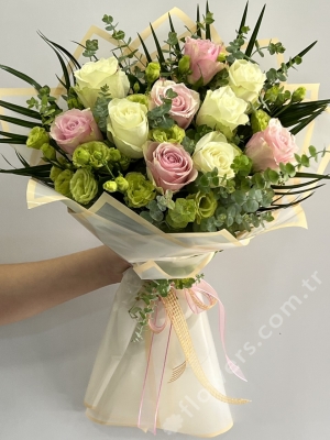 Elegant Pink & White Rose Bouquet