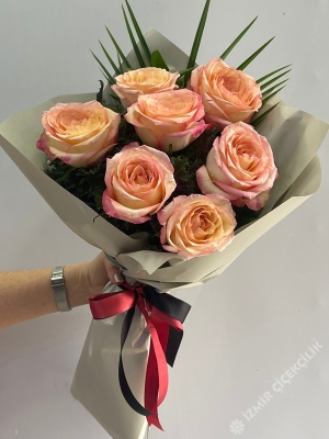 7 Salmon Rose Bouquet