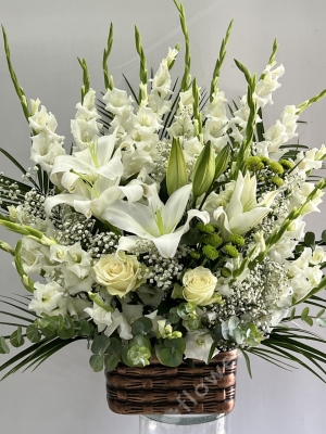 Splendid White Flower Arrangement