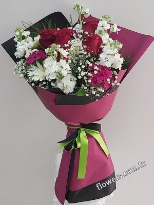 Stylish Bouquet of Mixed Flowers