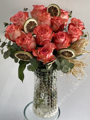 Special Roses In Vase