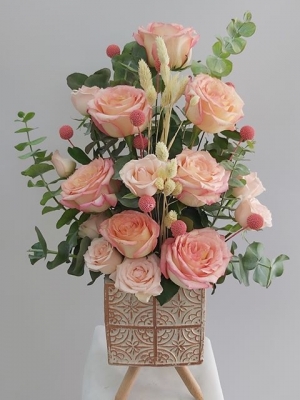 Special Sweet Rose Arrangement