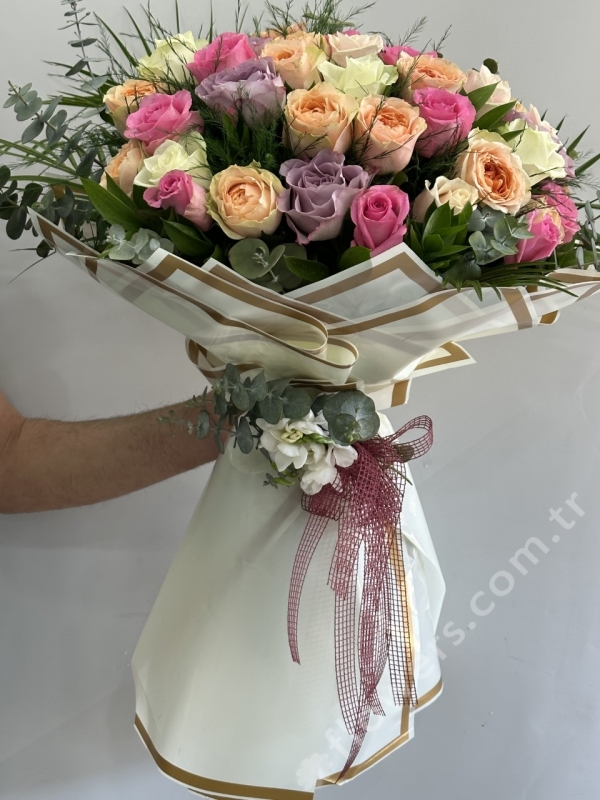 Exclusive Colorful Rose Bouquet