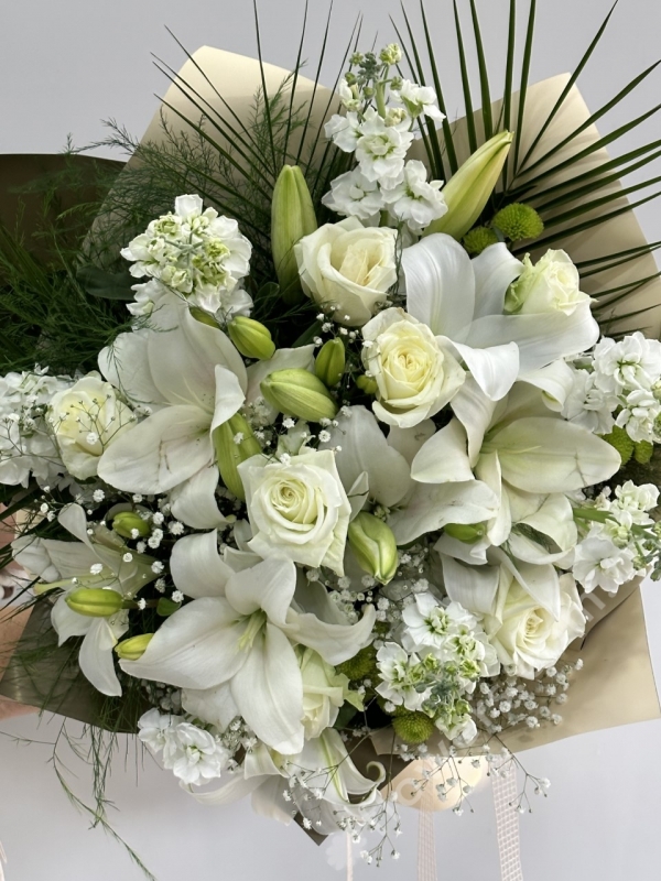 Splendid White Flower Bouquet