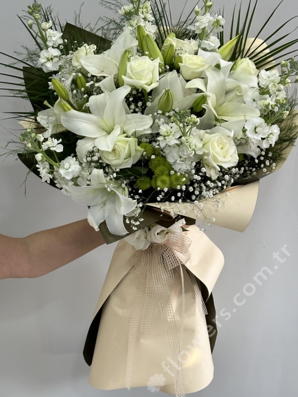 Splendid White Flower Bouquet