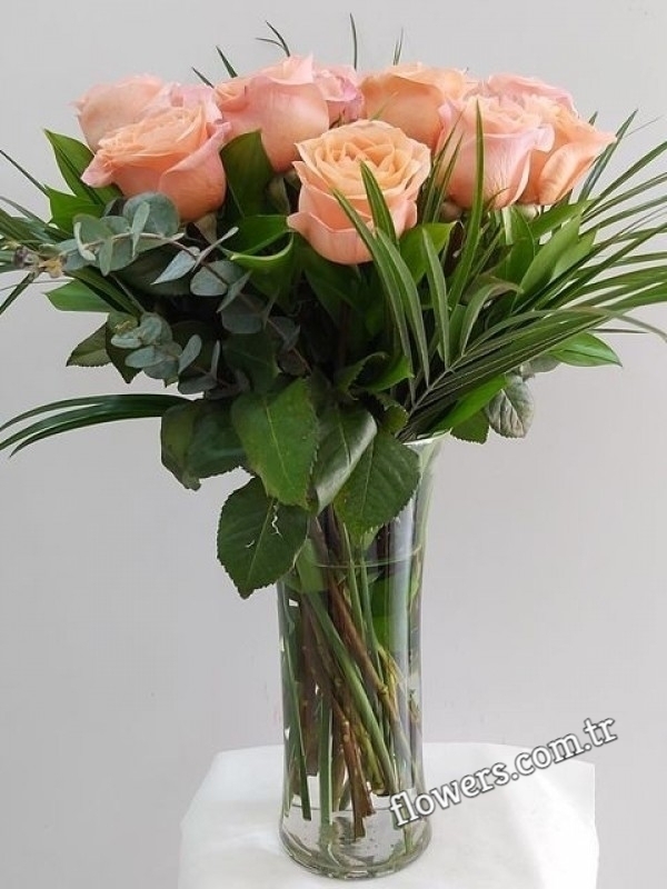 Gorgeous Peach Roses In Vase