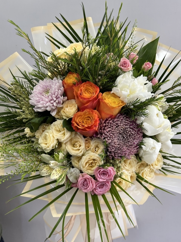 Deluxe White Peony & Rose Bouquet