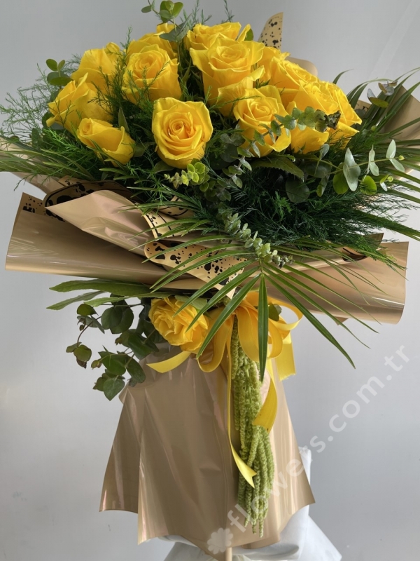 20 Sunshine Yellow Roses 