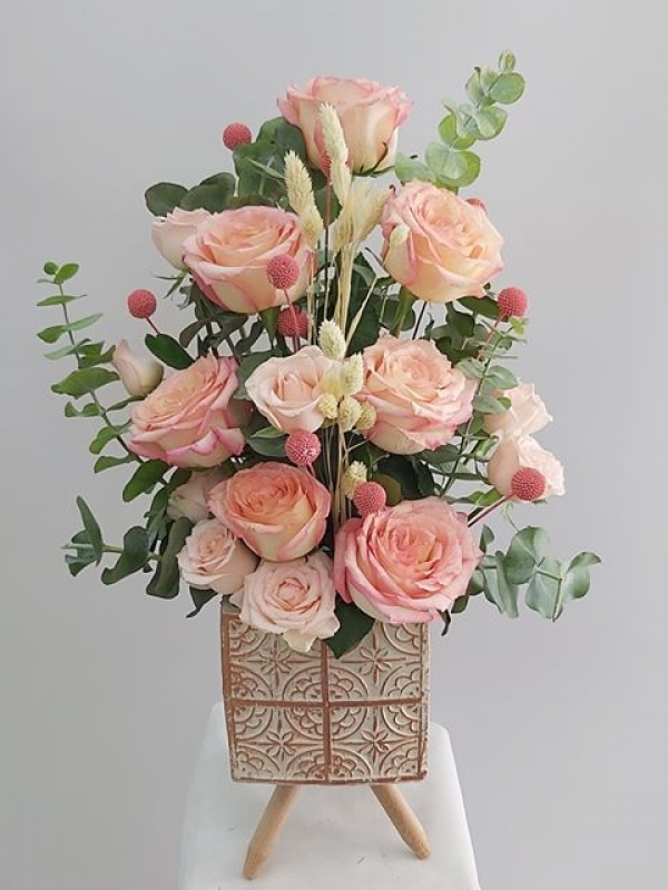 Special Sweet Rose Arrangement