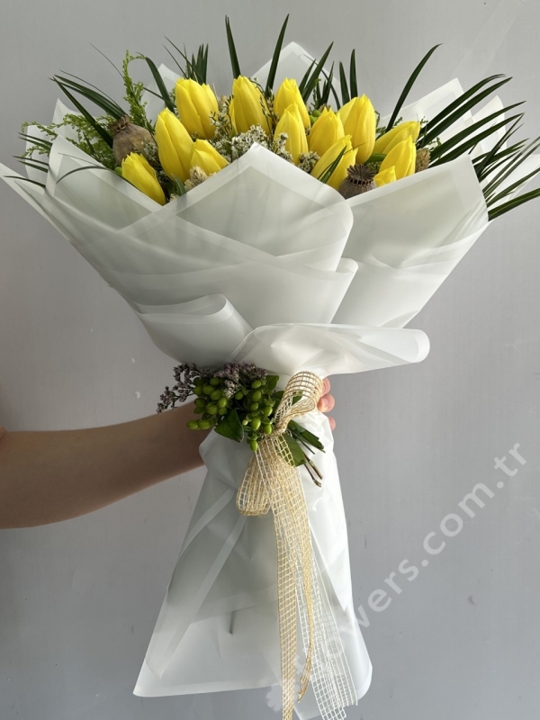 Daydream Yellow Tulip Bouquet